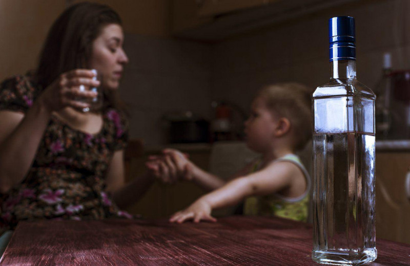 Родители ушедшей из дома в селе Засопка девочки злоупотребляли спиртным – СК