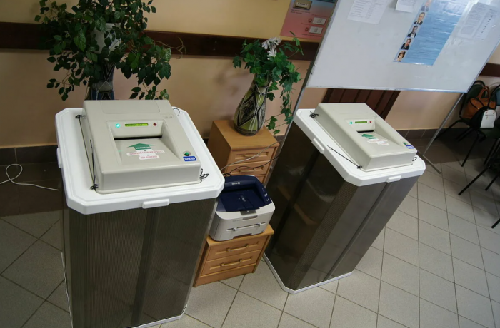 Избиратель в Чите не смог опустить бюллетень и ушёл с участка