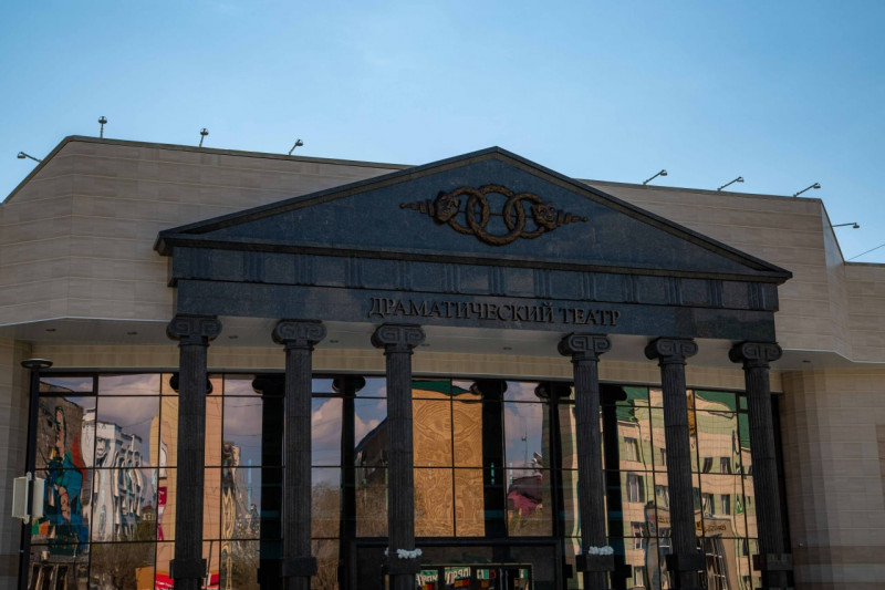 Путина заинтересовали зарубежные постановки в забайкальском драмтеатре