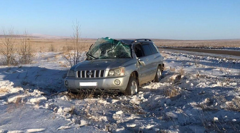 Не пристёгнутый водитель «Тойоты» в Забайкалье слетел с трассы и получил травмы