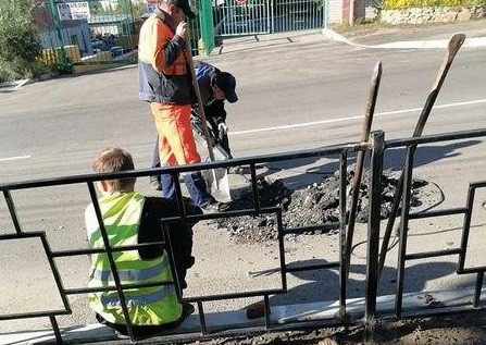 Дорожники раскопали новый асфальт на нескольких улицах Читы