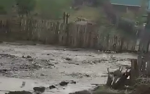 Прорыв дамбы в кургане. Забайкальский край село Кокуй наводнение. Прорыв дамбы. Дамба Забайкалье. Прорыв плотины.