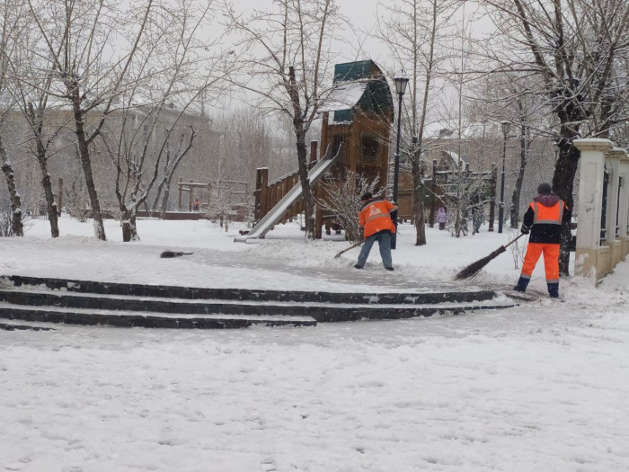 Руководитель ДМРСУ об уборке снега в Чите: Вся техника в работе