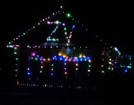 Жители села Забайкалья украсили свой дом к Новому году в поддержку участников СВО