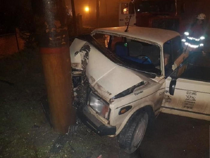 Пожилой водитель «Жигулей» погиб после столкновения со столбом в селе Малета