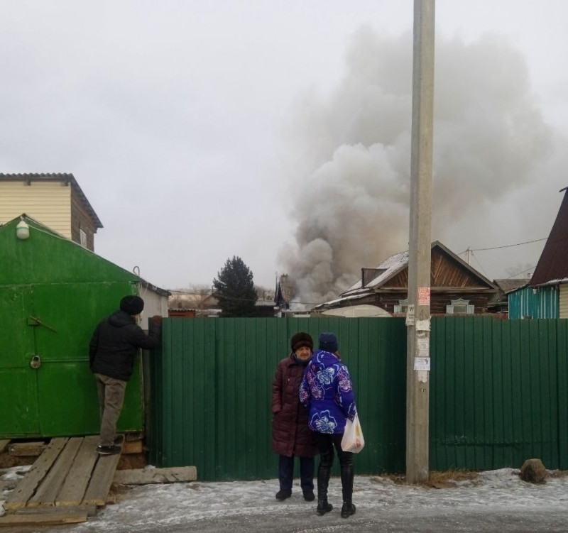 Жилой дом загорелся в районе МЖК в Чите