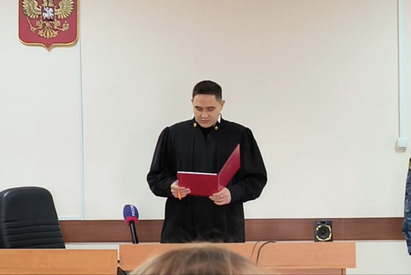 Дмитрий Тихонов читает приговор Москвитину