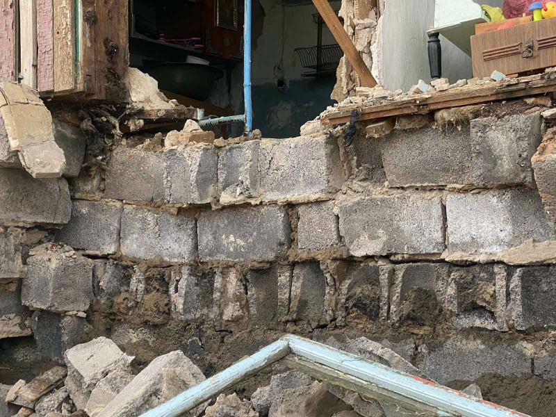 Обрушившаяся стена в жилом доме в посёлке Шерловая Гора. Фото: пресс-служба прокуратуры Забайкалья