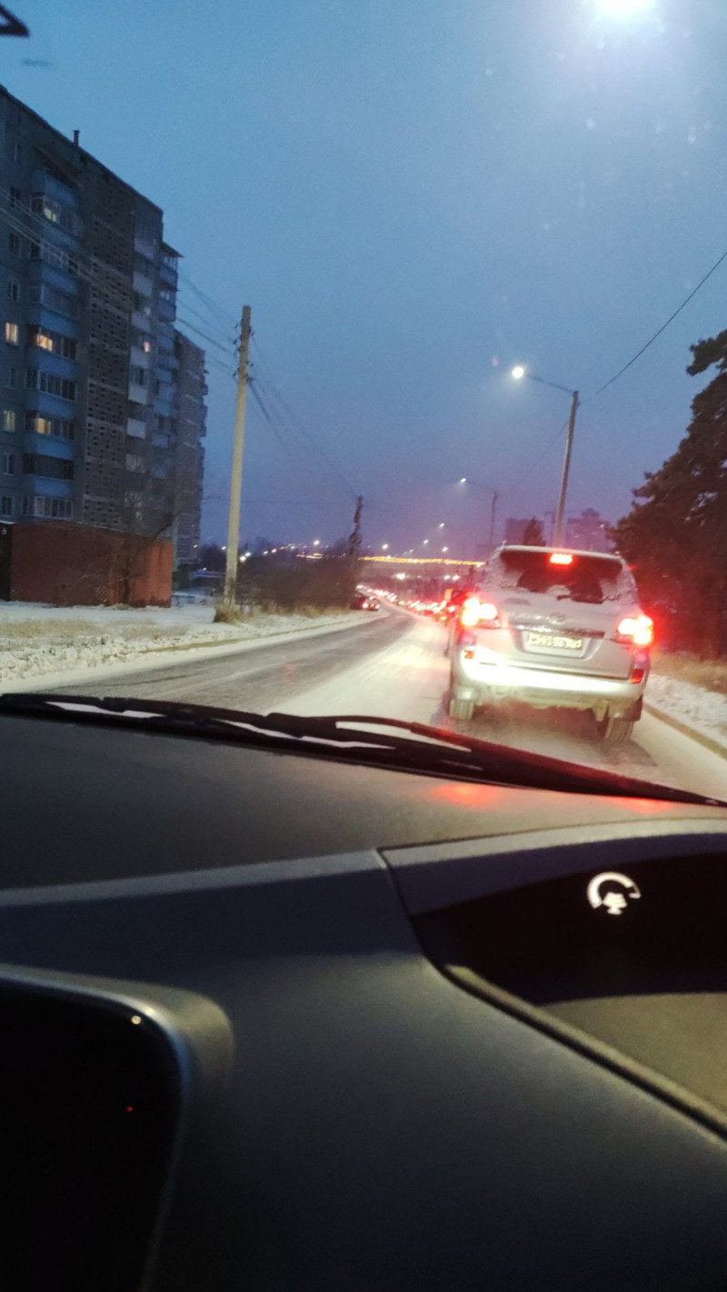 Пробки образовались на центральных улицах в Чите после снегопада