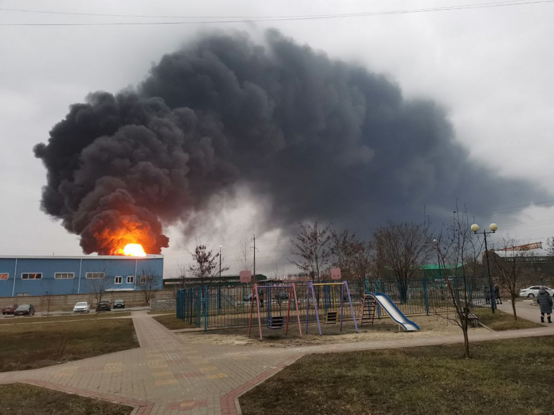 Пожар произошёл на нефтебазе в Белгороде из-за ударов Украинских вертолётов