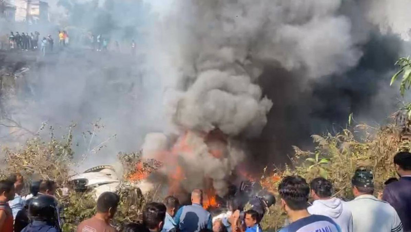 Четверо россиян, по предварительным данным, находились на борту разбившегося в Непале самолёта