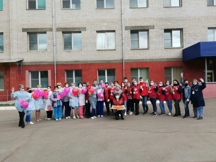 Забайкальские волонтёры подарили медсёстрам телефоны для работы в «грязной зоне»