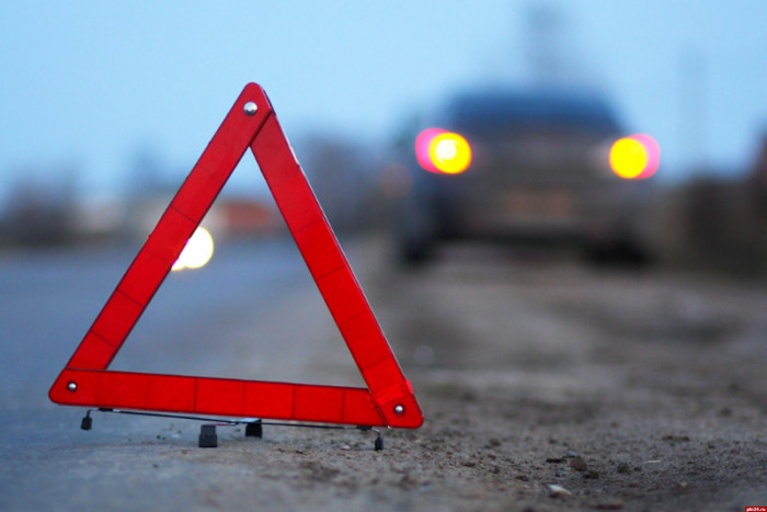 Пьяный водитель Toyota врезался в грузовик в Забайкалье, пассажирка погибла