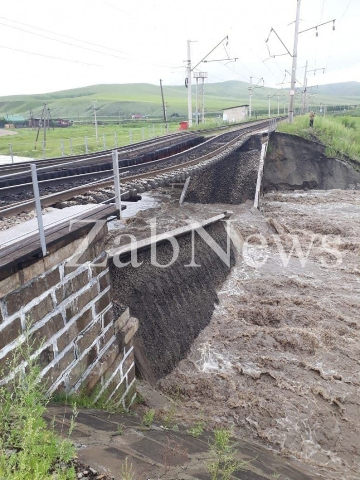 Почти 1,5 тысячи пассажиров отказались от поездок по Транссибу после обрушения моста в Забайкалье