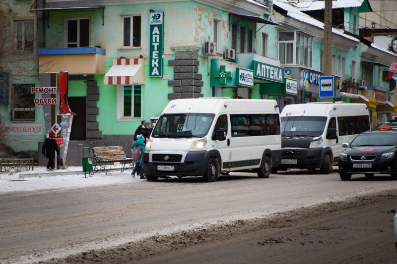 Пенсионер и водитель устроили разборку в маршрутке в Чите