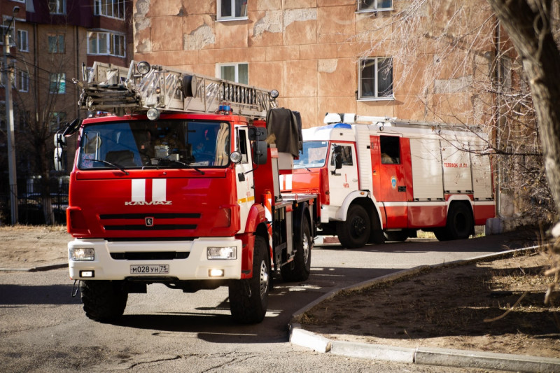 Пожарные спасли мужчину при пожаре в кафе в Забайкалье 