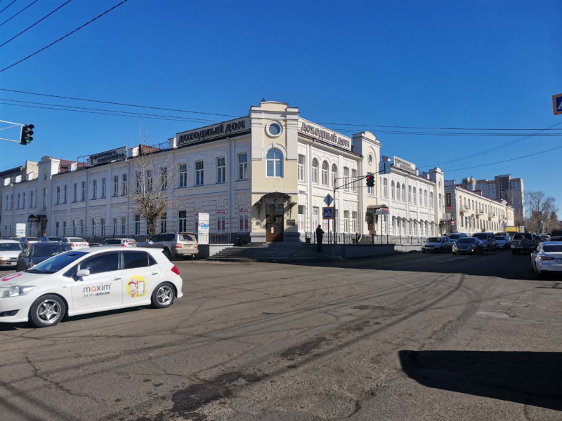 Пробка образовалась на перекрёстке улиц Ленинградской и Чкалова в Чите из-за концерта