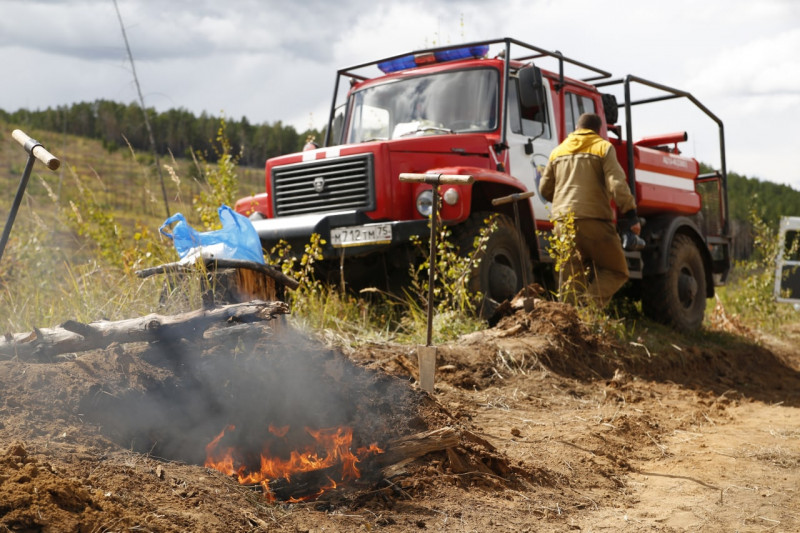 Пожарные в Забайкалье потушили пал сухой травы площадью в 51 футбольное поле