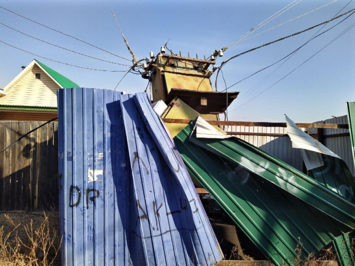 Повредившая провода фура в Каштаке оставила людей без света