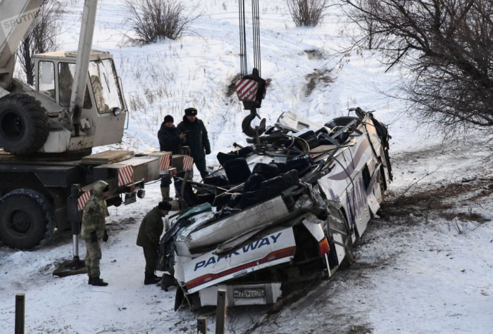 «Прямой эфир»: Водитель упавшего с моста автобуса под Сретенском лишался прав за пьяное вождение