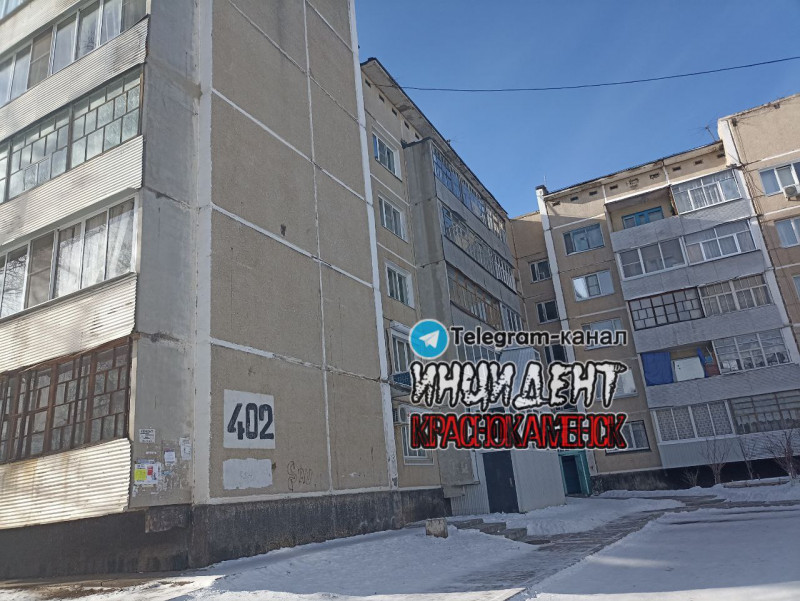 Житель Краснокаменска выпал из балкона на 5 этаже