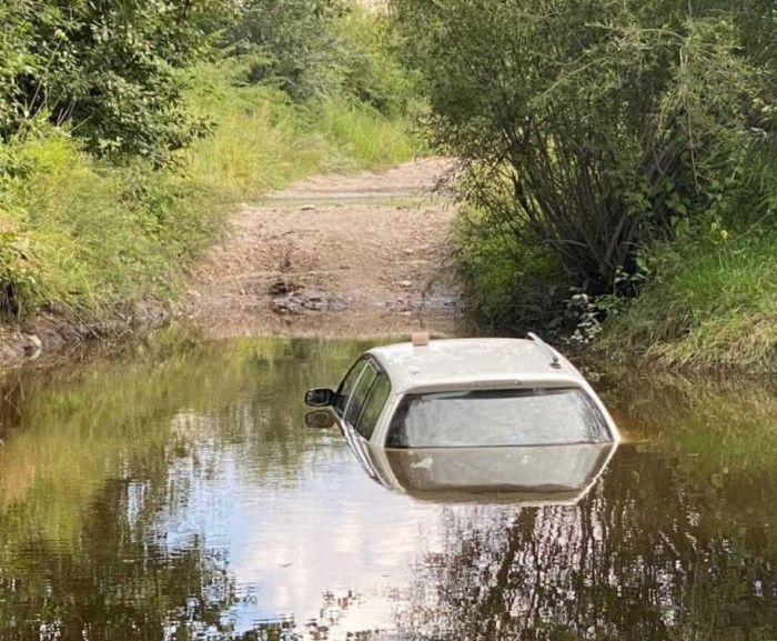 Автомобиль утонул в Читинке в районе Острова – источник