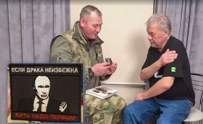 Сапожников подарил свою нашивку с Путиным