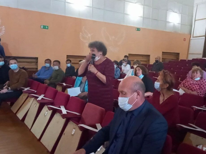 Женщина расплакалась, когда рассказывала Осипову про отсутствие врачей в Вершино-Дарасунском