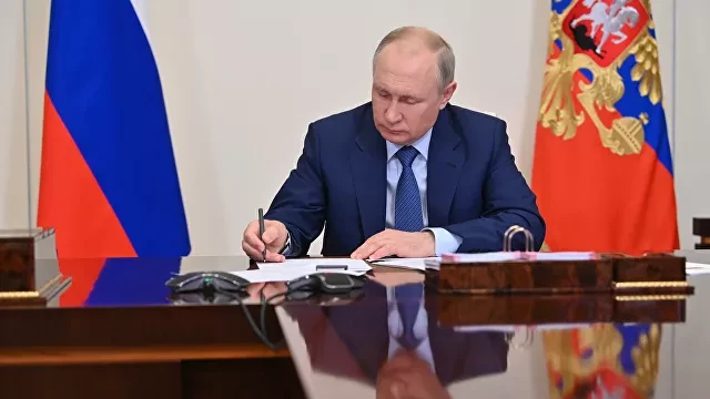 Президент России подписал закон об индексации пенсии военным на 8,6%
