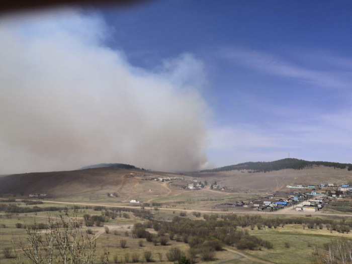 Лес горит рядом с селом Богомягково в Забайкалье