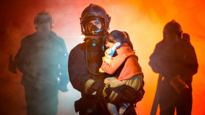 Пожарные спасли ребёнка из горящей квартиры в Краснокаменске
