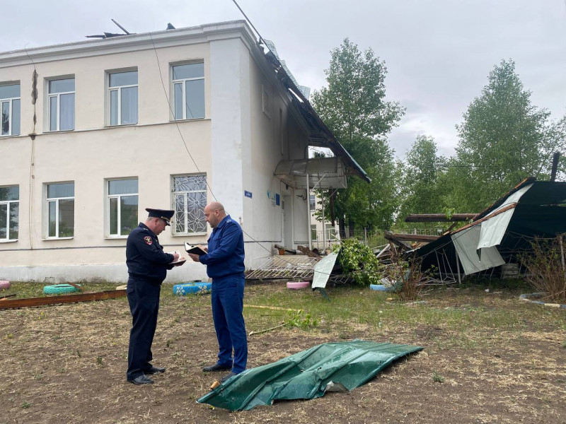 Прокуратура проверит обрушение крыши из-за сильного ветра в Борзинском районе Забайкалья