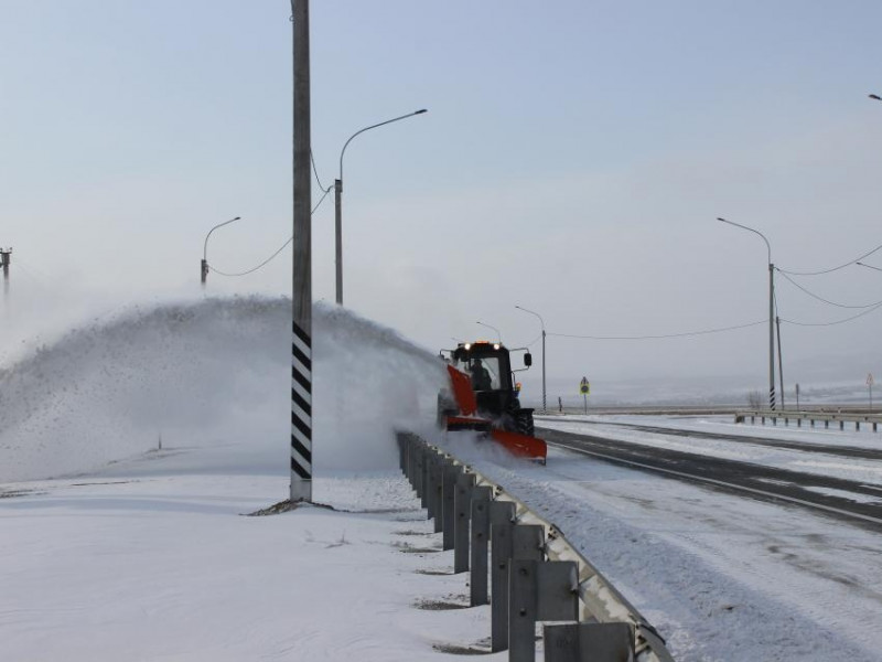 Губернатор Забайкалья поручил дорожным службам ускорить работу по уборке снега