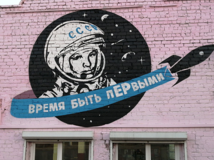 Автор граффити с Гагариным в Чите: Мы не вмешиваемся в политику