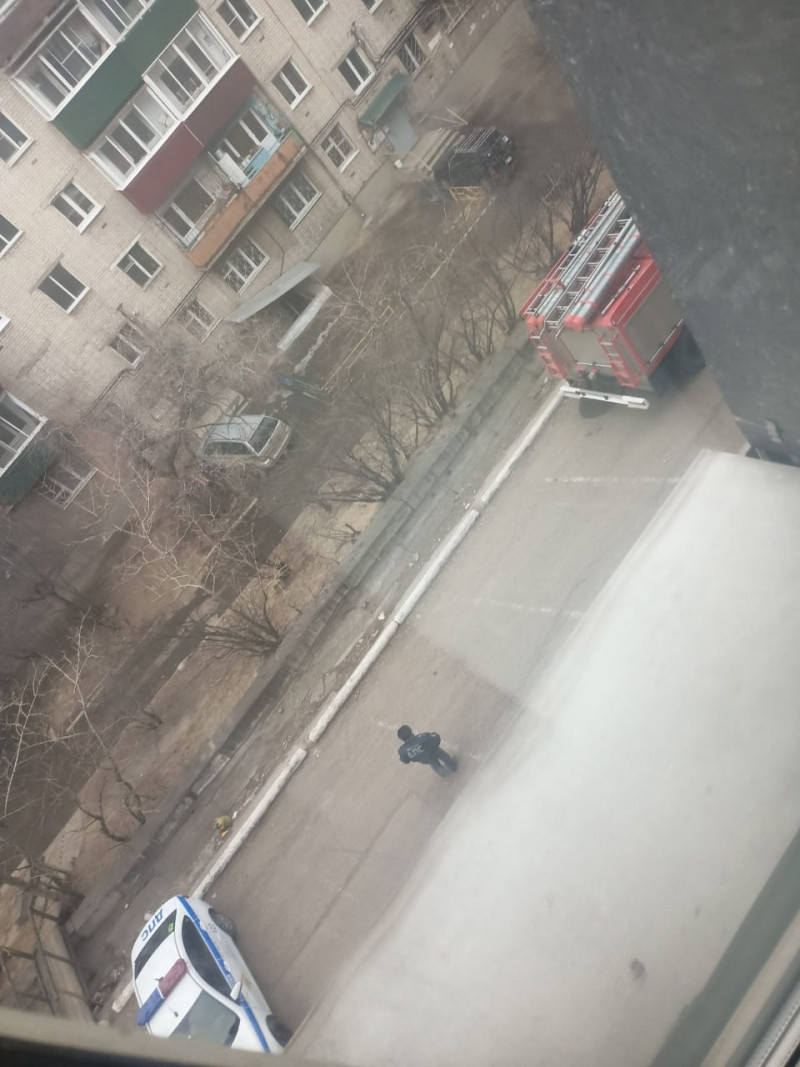 Переулок улицы Столярова оцепили спецлужбы Читы. Возможна утечка газа в одном из домов