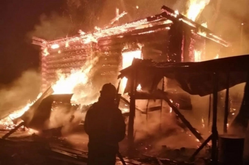 Женщина и двое мужчин погибли на пожаре в Забайкалье