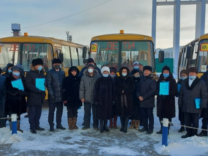 Школы Забайкалья получили 12 новых автобусов