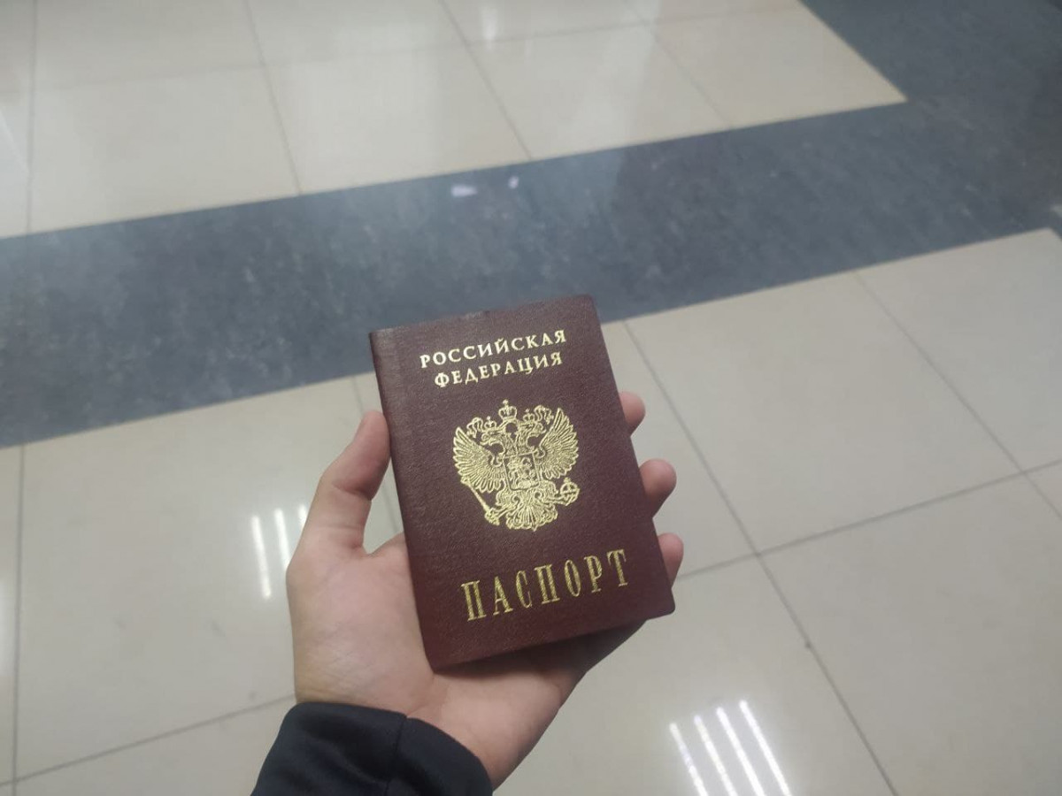 Жители России начнут получать электронные паспорта с января 2023 года