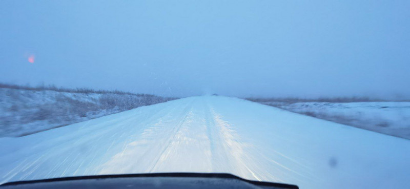 Снег на дороге в Забайкалье