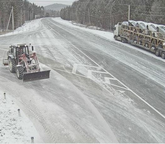 Больше 20 машин вышли чистить федеральные трассы от снега в Забайкалье