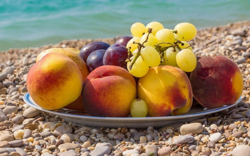 Цены на летнюю корзину фруктов в Чите проверило ZabNews
