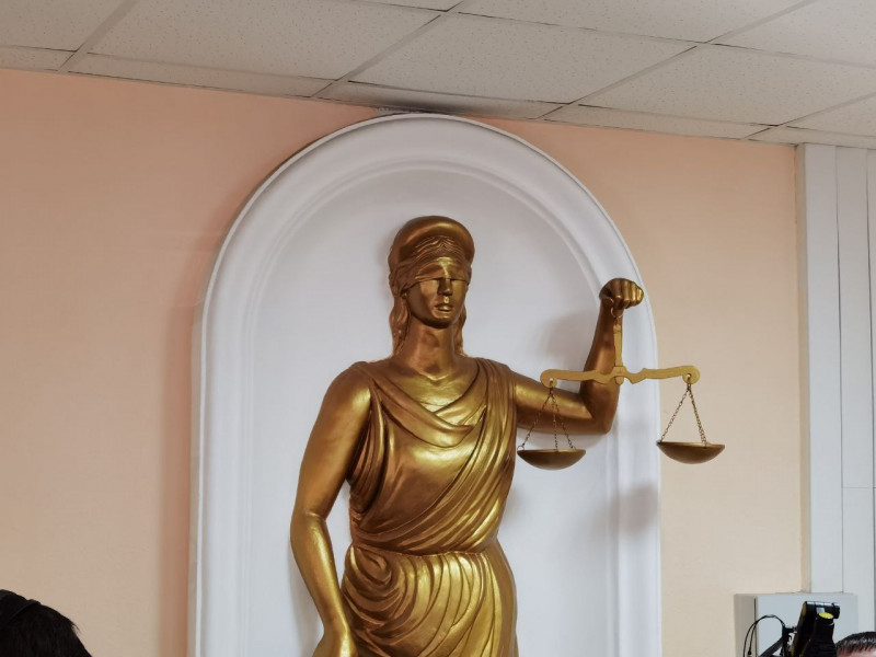 Фемида в суде в Чите