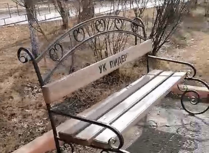 Читинцы сломали новые скамейки, урны и саженцы на Украинском бульваре