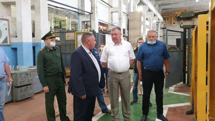 Генерал-лейтенант Гурулёв посетил Бронетанковый завод в посёлке Атамановка