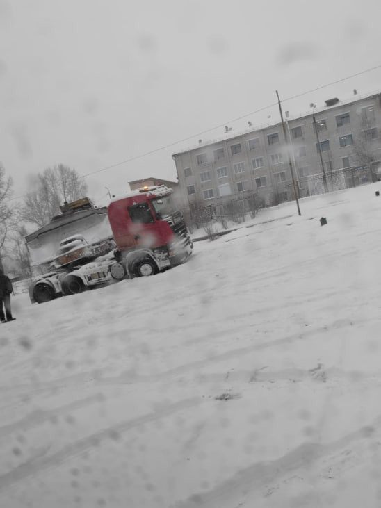 УАЗ скорой и большегруз столкнулись на заснеженной дороге в Могоче