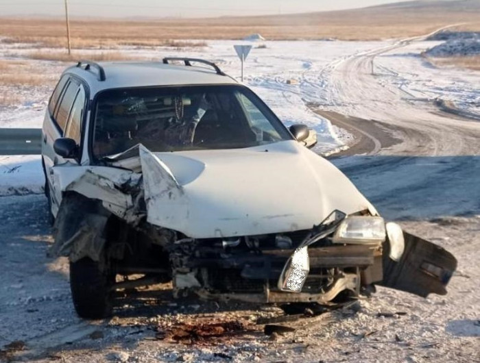 Toyota Caldina врезалась в ЗИЛ-131 на федеральной трассе Чита – Забайкальск