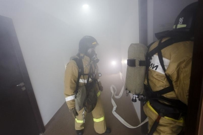 Пожарные эвакуировали ребёнка из задымлённого дома в Чите