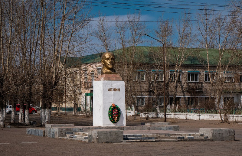 Памятник Ленину на площади в Борзе передвинут для установки фонтана
