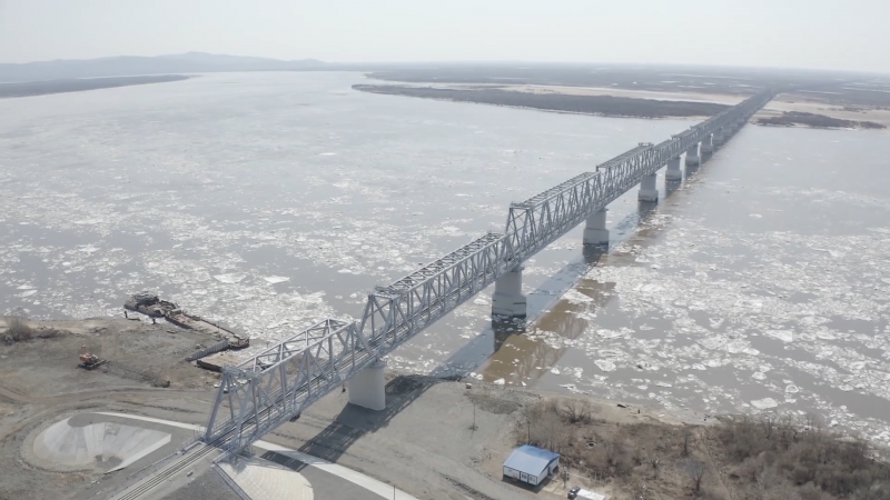 Строители закончили возводить российскую часть первого ж\д моста в Китай