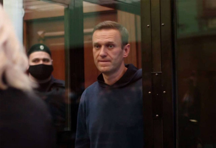 Оппозиционер Навальный приговорён к 3,5 годам тюремного заключения